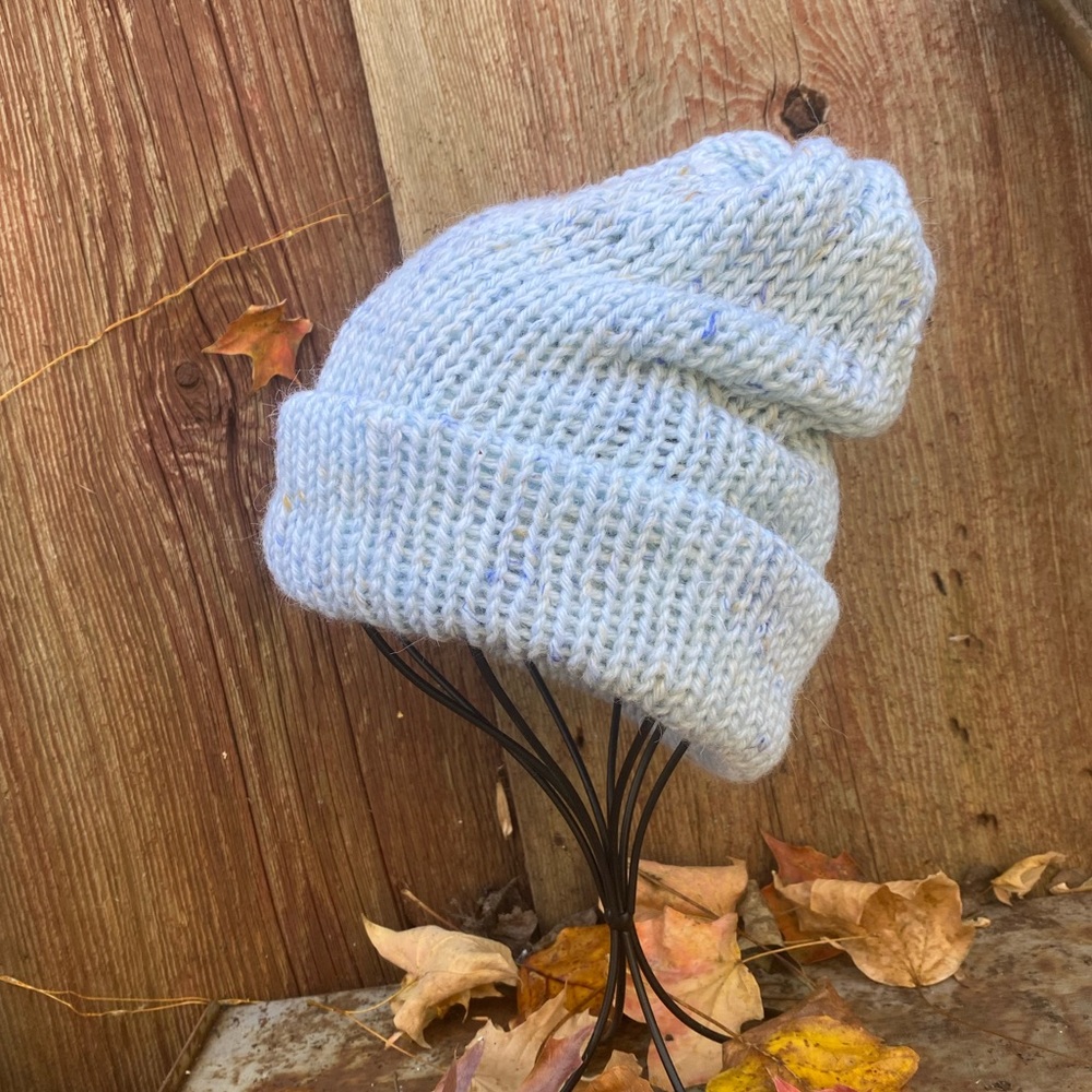NWOT Pastel blue soft cosy fall knitted beanie deep/yellow blue specs